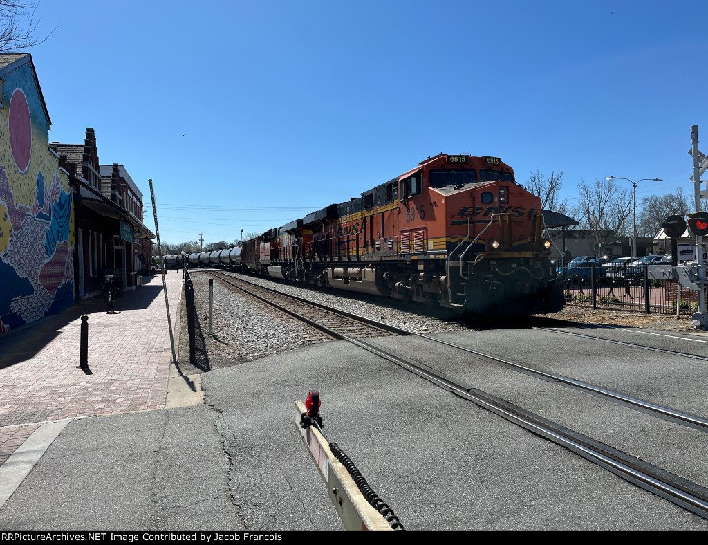 BNSF 6915